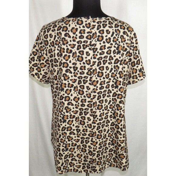 Ava + Viv Women's Leopard Print Short Sleeve Back Button Detail Blouse Plus 1X - Picture 11 of 11